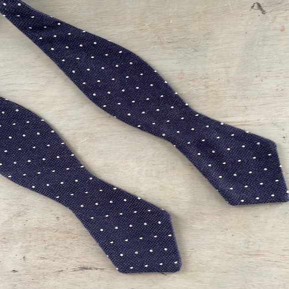 Levi’s polka-dot woven bow tie, navy and white - Picture 3 of 3